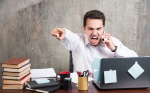 האם יחס עוין מצד מנהל יכול להצדיק התפטרות?
